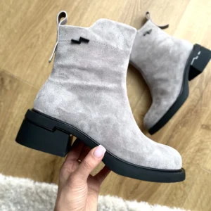 szary botek skórzany na obcasie