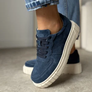 Sneakersy damskie z naturalnego zamszu LULA 82 – granatowe, z białą platformą