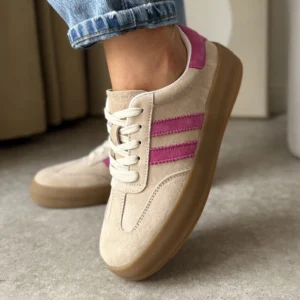 Trampki damskie LULA 37 oldschool w kolorze beżowym z fuksjowymi paskami i tylną wstawką, na gumowej podeszwie.