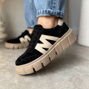 Sneakersy damskie czarne Lula 91 na beżowej platformie, zamszowa cholewka i skórzana wkładka