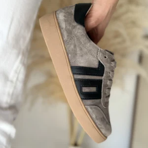 Trampki skórzane taupe LULA 93 z czarnymi wstawkami, skóra naturalna zamsz, podeszwa 2–3 cm