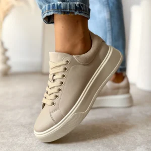 beżowe sneakersy skórzane LULA 48 – widok z boku, lekka platforma i zamszowy tył.