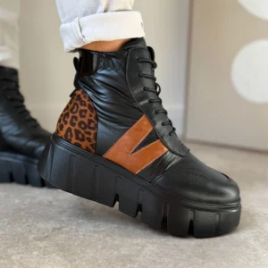 Czarne adidasy damskie LULA 118 na platformie, z brązowymi wstawkami i tylnym panelem w panterkę, ocieplane polarem.