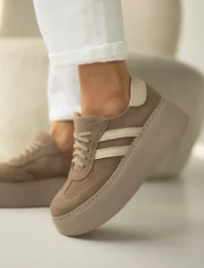 Sneakersy skórzane taupe premium LULA 111 – stylowy model na beżowo-taupe platformie