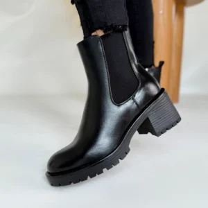 Czarne botki damskie LULA 149 z ociepleniem polarowym na stabilnym obcasie, widok z boku i tyłu na jasnym tle.