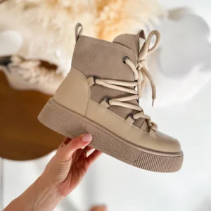 Beżowe botki damskie LULA 125 z naturalnej skóry i zamszu na traperowej podeszwie, ocieplane kożuszkiem