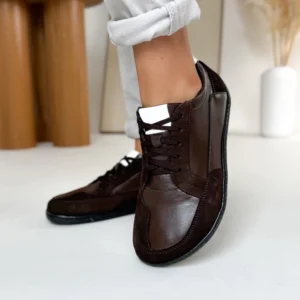 Skórzane adidasy barefoot LULA 137 w kolorze czekoladowym – widok z przodu, boku i tyłu, pokazujące elastyczną podeszwę i połączenie skóry licowej z welurem.