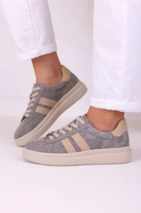 Skórzane sneakersy damskie LULA 167 z naturalnego zamszu w kolorze khaki na jasnej platformie