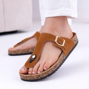 Damskie klapki japonki ze skóry naturalnej zamszowej w kolorze camel na lekkiej platformie 3 cm