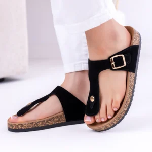 Czarne klapki japonki damskie ze skóry naturalnej zamszowej na lekkiej platformie 3 cm z regulowanym paskiem