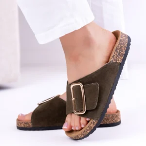 Zielone klapki skórzane LULA 181 zamszowe na platformie z dużą klamrą